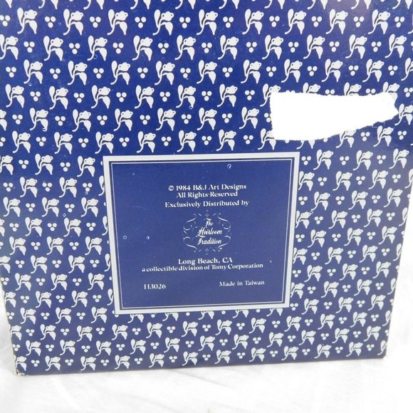 Jan Hagara Signature Collection Heirloom Tradition Holly 1984 H3026 Box Included - Picture 12 of 12